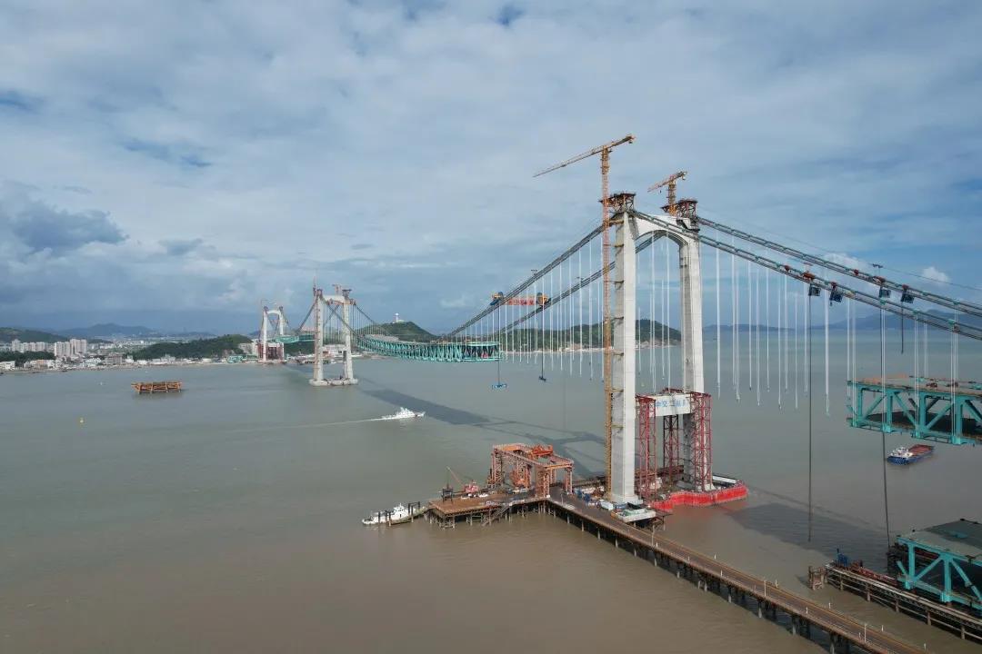 温州瓯江北口大桥突破悬索桥主梁吊装工艺世界级难题