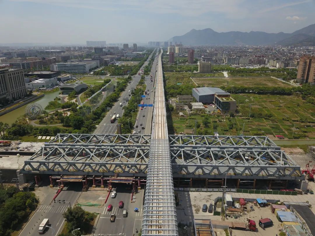 金丽温高速公路东延线 钢桁梁主体结构施工完成
