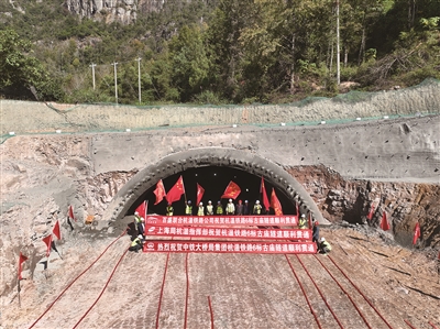 杭温铁路古庙隧道昨贯通 向着主线贯通又迈一步