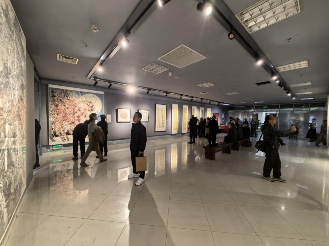 �����ԱЯ��ϵ����Ʒ���� ��ʮһͬ�ʹ��桰��ī��ң��