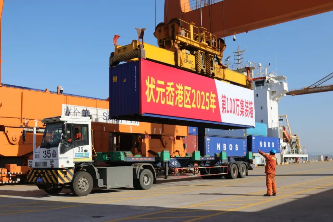 ���ݸ�״Ԫ᮸���2025�꼯װ��������ͻ�ơ����򡱱���