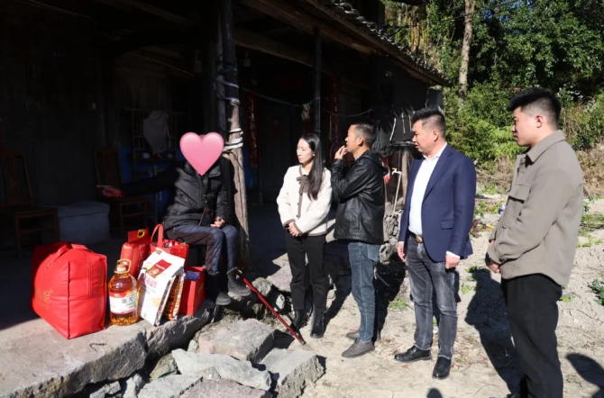 �Ӿ�׼���е�ů���ʹ� �ĳ�����ᡰһ��һ�ߡ�������