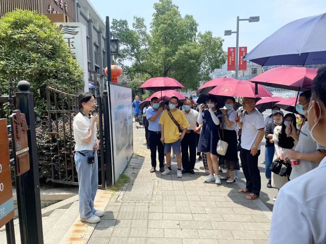 �������VR�豸��˲�䡰���롱�Ұ��ֽǡ��������ģ�