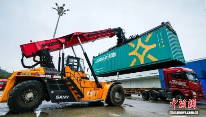 ��������83���Ȱ� �������ݵ�ȼ��ʮ���塱��չ��ɫ����