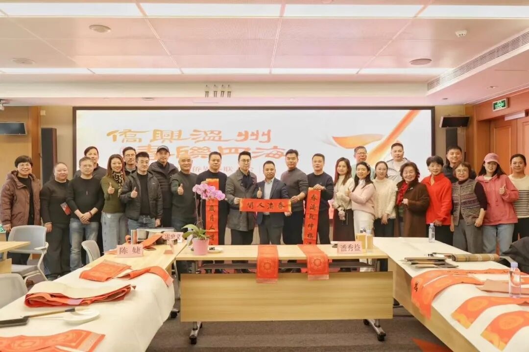 �����Ƚ紺�����ʵѵ����Բ���չ�