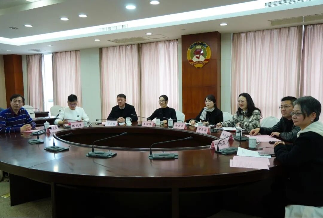 2000����ġ��ơ��佱���ⳡ��Խɽ������Ƶ���߼�֤��ί����˶��